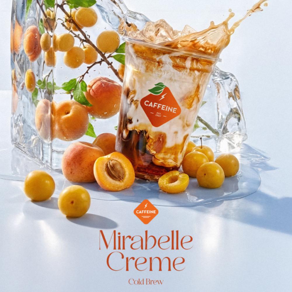Piedāvājumā tikai vasarā! Jaunais persiku-plūmju kafijas dzērins Mirabelle Creme Cold Brew. 🍑🧊