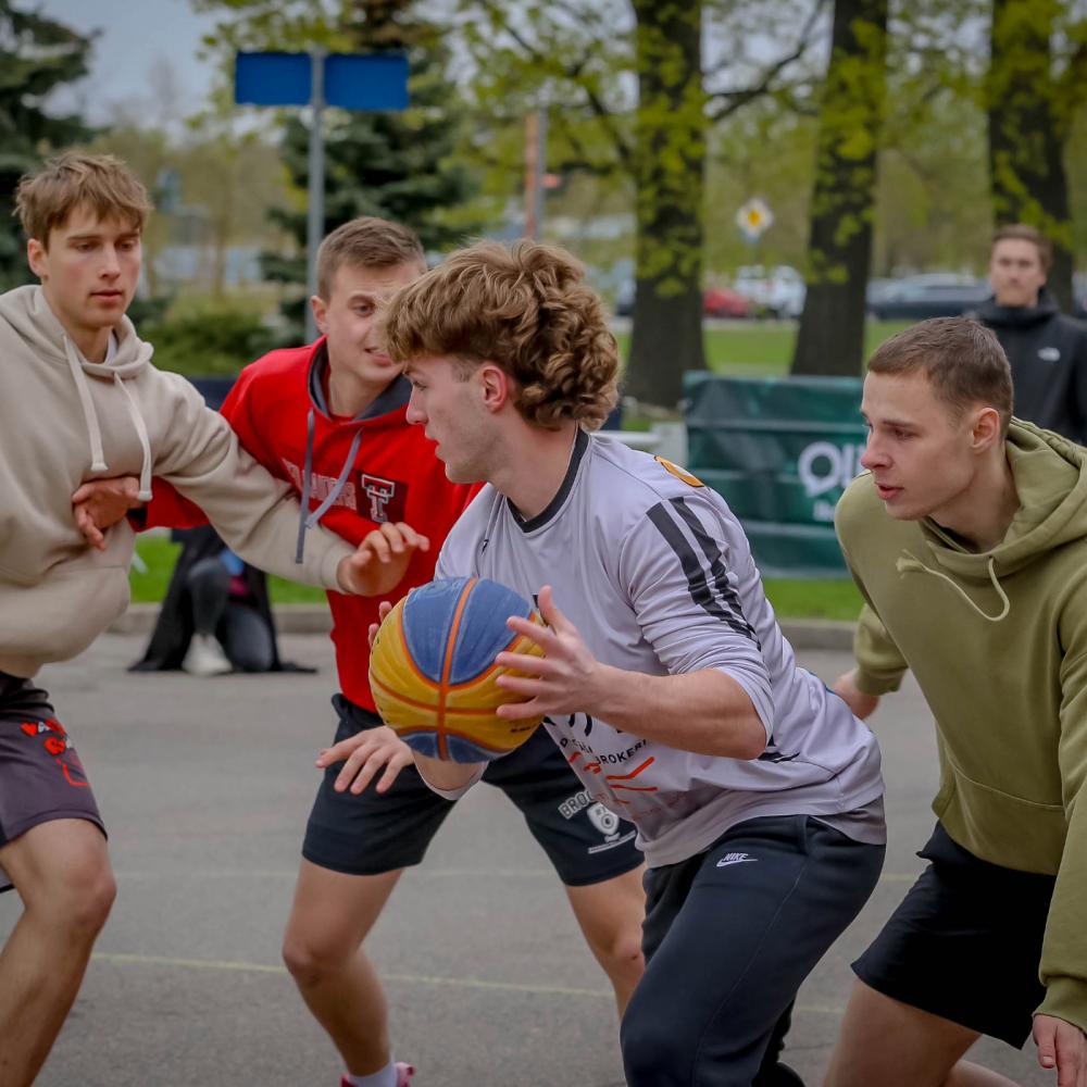 The annual Iedanko Olimpia 2K25 streetball tournament was full of energy and sportsmanship!🏀