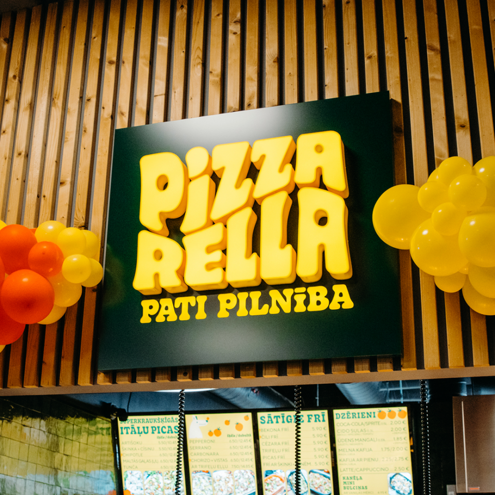 Группу предприятий общественного питания торгового центра «Olimpia» дополнила новейшая марка группы «Tiamo» - «Pizzarella», которая является не только первой пиццерией компании в Риге, но и первым из более чем 30 заведений, открывшихся непосредственно в зоне питания. Новая марка предложит пышные и хрустящие итальянские пиццы, сытный картофель фри с добавками, булочки и другие блюда, которые можно съесть на месте или взять с собой.